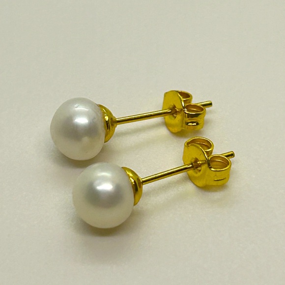 6-7mm White Freshwater Pearl Gold Plated Stud Earrings - Picture 3 of 5